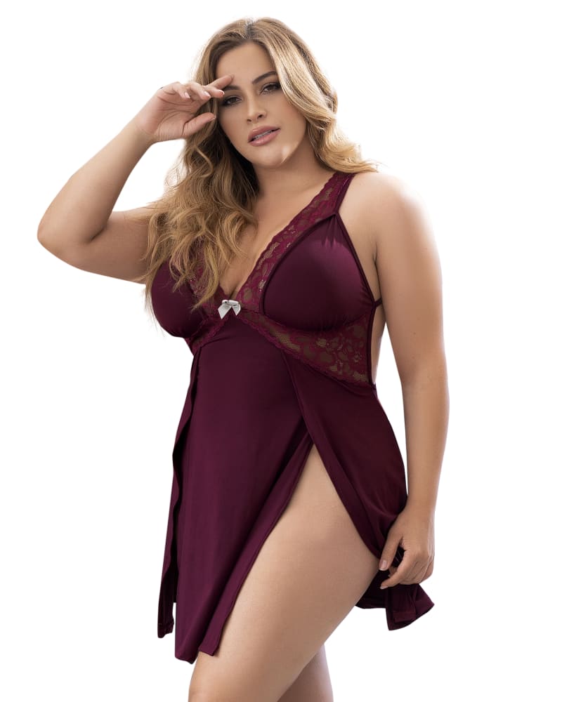 Front of a model wearing a size 1X/2X Lacey Slit Chemise in Burgundy by Mapalé. | dia_product_style_image_id:272042